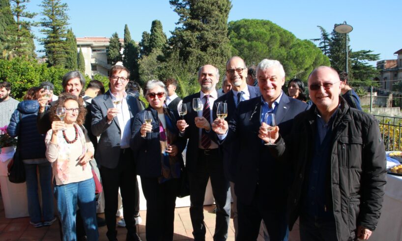 Catania, l’istituto “E. Fermi-F. Eredia” consegna al Parco dell’Etna vini rossi e bianchi della vendemmia 2021