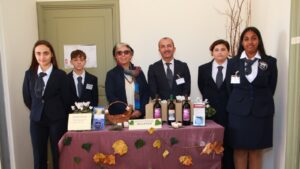 Catania, l’istituto “E. Fermi-F. Eredia” consegna al Parco dell’Etna vini rossi e bianchi della vendemmia 2021