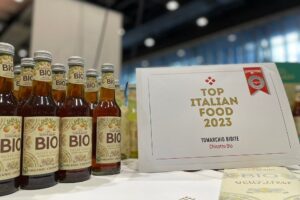 Sicilia, il chinotto bio di ‘Tomarchio’ nella guida “Top Italian Food 2023” di Gambero Rosso