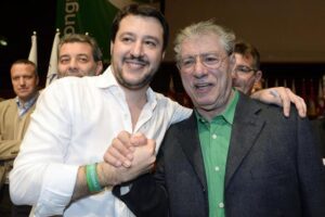 Lega, ‘blitz’ di Bossi al ‘Pirellone’ per incontrare i fedelissimi. Salvini: “Nessuna scissione. Siamo in forma”