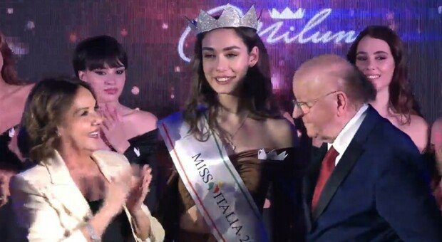 Miss Italia, vince la 18enne romana Lavinia Abate: “Voglio diventare una cantautrice”