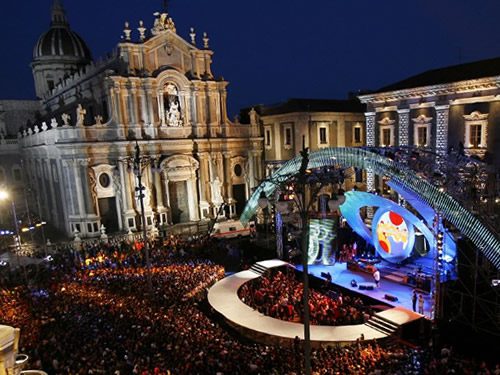 Catania, dal 28 al 31 niente superalcolici in Piazza Duomo: per garantire l’incolumità dei partecipanti