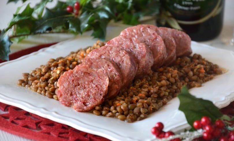 Capodanno, lenticchie anti-inflazione nel menù di 8 italiani su 10: nel menù spumante e cotechino