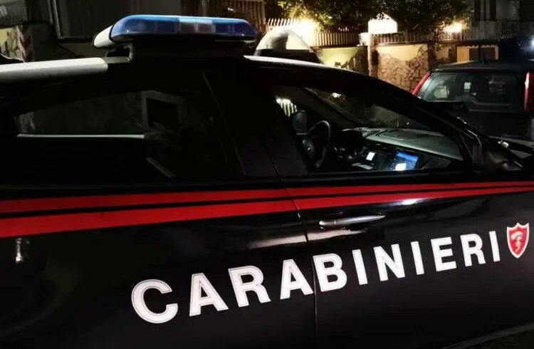 I Carabinieri del Nucleo Investigativo di Caltanissetta e gli agenti della Polizia di Stato hanno arrestato nove persone per spaccio di sostanze stupefacenti in concorso, tentato omicidio, detenzione e porto d'arma comune da sparo.