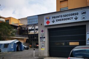 Militello, medico aggredito da 28enne al Pronto Soccorso: spintonata anche un’infermiera