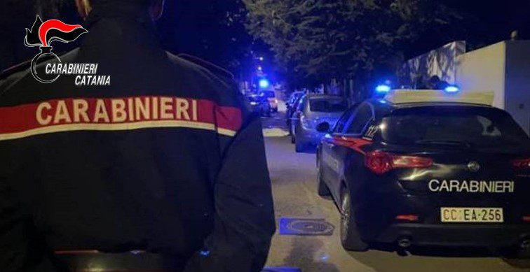 Catania, a spasso lungo viale Bummacaro con l’auto rubata a Siracusa: due denunciati