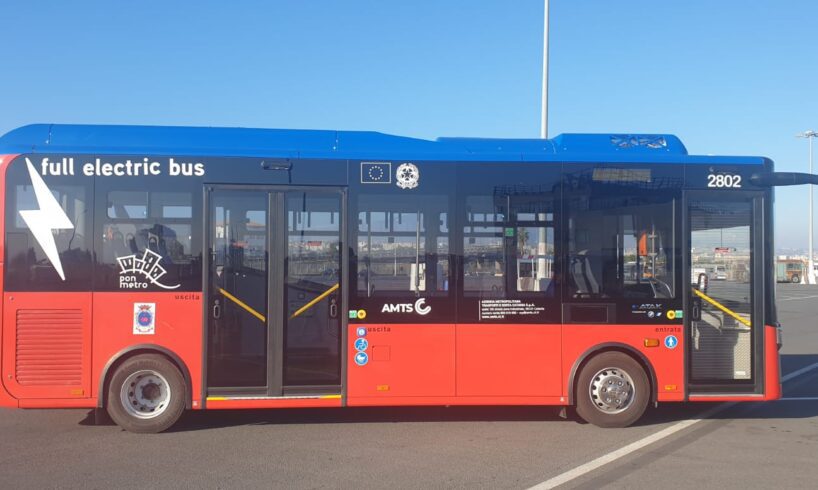 Catania, in funzione per i test 11 bus elettrici: autonomia di 300 km, 49 posti (18 a sedere)