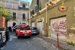 Catania, crollo parziale di un solaio in via Merlo a San Berillo: ferita una donna di 50 anni