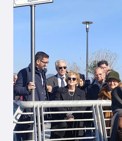 Catania, piazzetta di Ognina intitolata al magistrato Scidà: nella targa mettono prima il cognome