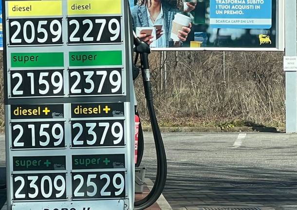 Carburanti, il ministro dell’Ambiente: “Prezzo sopra i 2 euro? E’ solo speculazione. Pronti a intervenire”