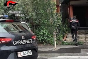 Catania, in due rubano ponteggio in un cantiere di viale Castagnola: bloccati dai militari e arrestati