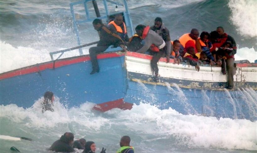 Migranti, 3 morti dopo naufragio a poche miglia da Lampedusa: una bambina di 2 anni e una donna tra le vittime