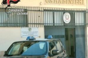 Paternò, 20enne tenta la fuga dopo lite e minaccia di morte i carabinieri: arrestato in flagranza