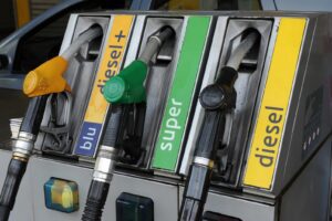 Benzina, 660 reparti GdF per evitare speculazioni sui prezzi. Oggi Palazzo Chigi valuta possibile intervento