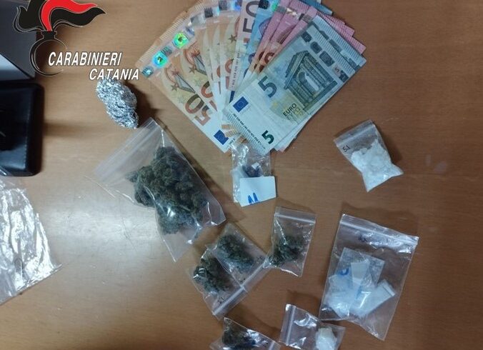 Catania, spacciava droga per ‘arrotondare’ il reddito di cittadinanza: 41enne arrestato in flagranza