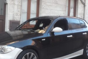 Paternò, auto Bmw va in fiamme in via Canonico Renna: non si esclude il dolo