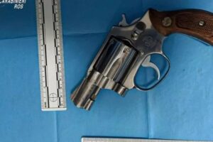 Messina Denaro, una pistola “Smith & Wesson” nel covo dell’ex superlatitante: era smontata