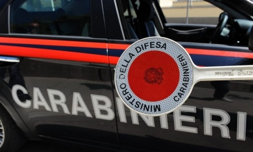 Catania, 21enne non si ferma all’alt dei Carabinieri: aveva rubato materiale in un cantiere edile