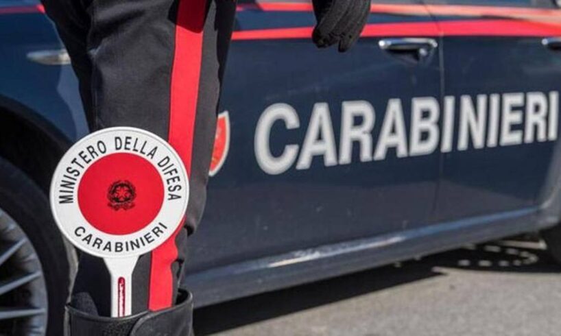 Palagonia, 19enne senza patente tenta la fuga in auto e urta l’auto dei carabinieri: arrestato