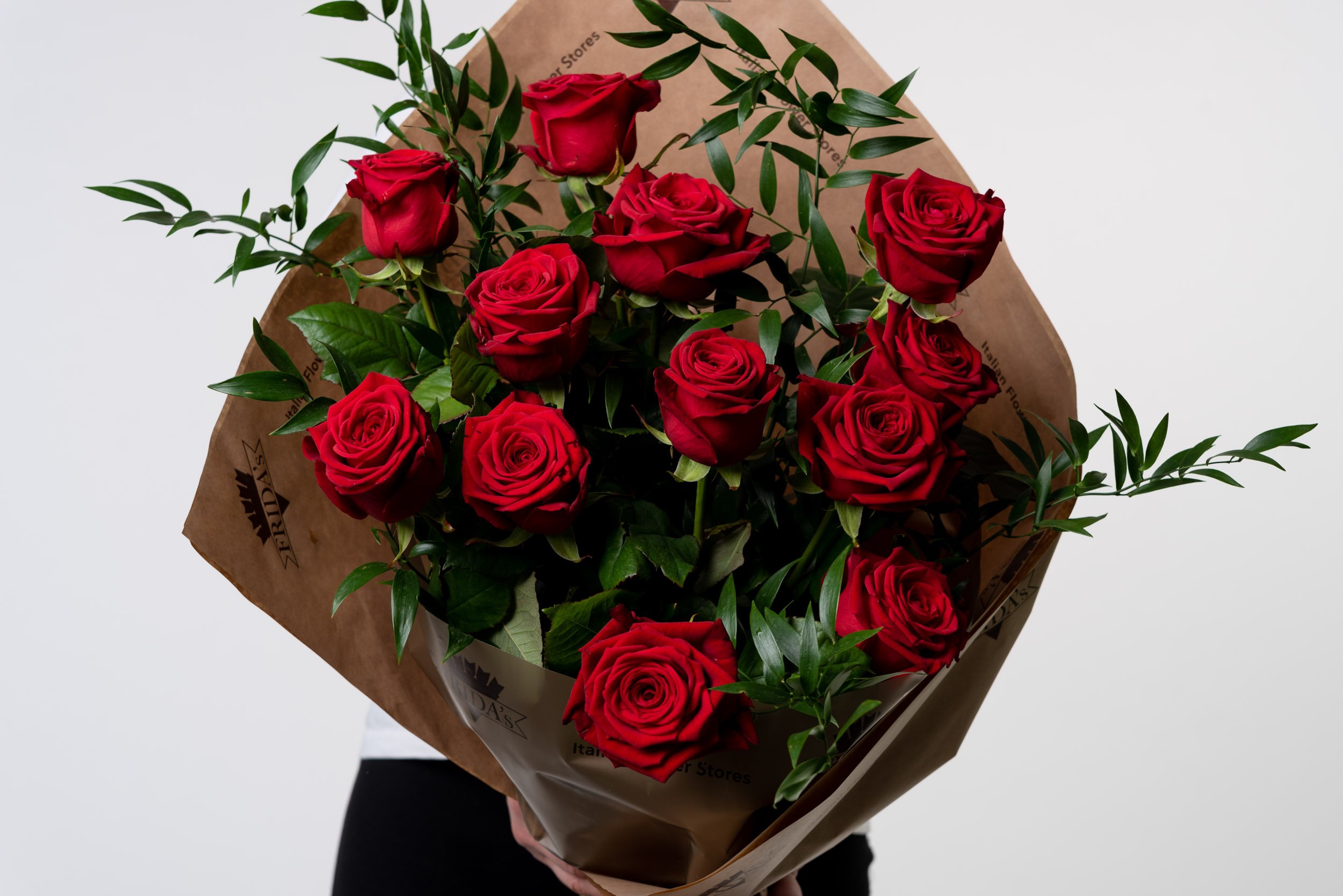 San Valentino, rose a 10 euro: fogliame ornamentale aumenta del 20% -  Corriere Etneo