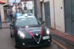 Paternò, due persone arrestate per furto dopo un pomeriggio movimentato