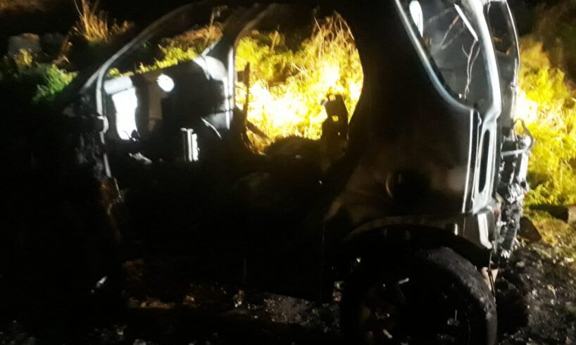 Paternò, Smart incendiata in via Sardegna: probabile matrice dolosa