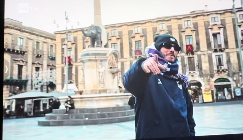 Catania, L’Elfo canta in apertura a ‘Viva Rai 2”: granita e brioche per salutare Fiorello (VIDEO)