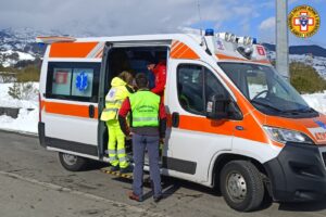 Ragalna, mezzo cingolato per soccorrere anziana aggredita da un cane randagio