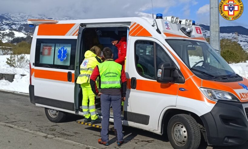 Ragalna, mezzo cingolato per soccorrere anziana aggredita da un cane randagio