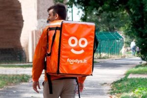 «Foodys, la piattaforma di food delivery attiva dal 2016 a Catania, ha sospeso l'attività lasciando senza lavoro circa 40 persone, ora in attesa della imminente chiusura definitiva. Sono, in stragrande maggioranza, rider ai quali erano stati applicati contratti di prestazione occasionale o formule di Co.co.co».