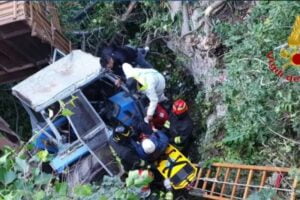 Ispica, 63enne su un trattore precipita in un dirupo: in elisoccorso al ‘Cannizzaro’ di Catania