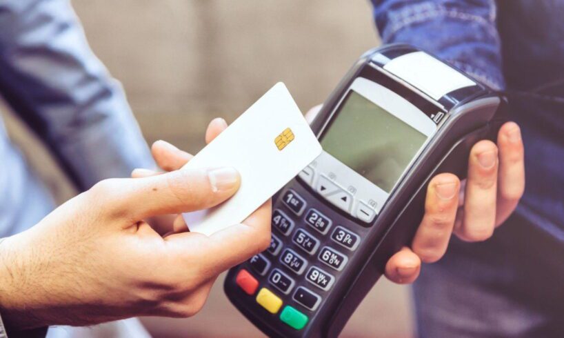 Pagamenti, il ‘cashless’ in Italia è al 40,4%: scontrino medio più basso a Catania