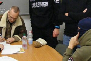 Mafia, arrestata la sorella di Messina Denaro, Rosalia: avrebbe gestito la rete dei pizzini e la ‘’cassa’