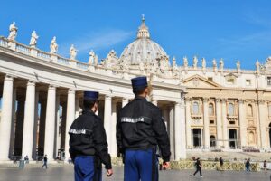 Roma, truffatore offriva assunzione alla Gendarmeria vaticana in cambio di soldi: denunciato