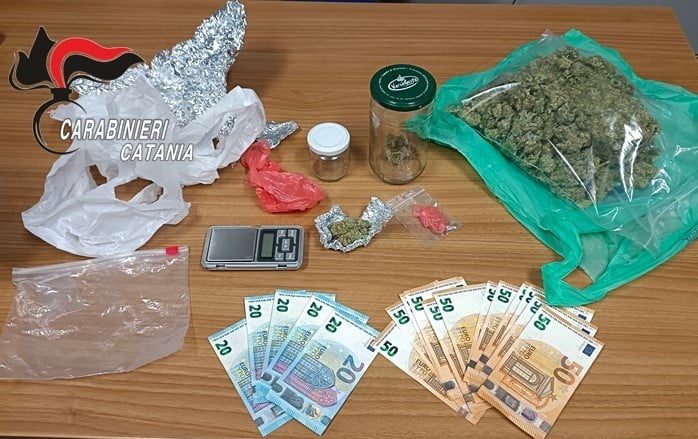 Piedimonte Etneo, 300 gr di marijuana nascosti nel sedile: arrestata 51enne di Randazzo