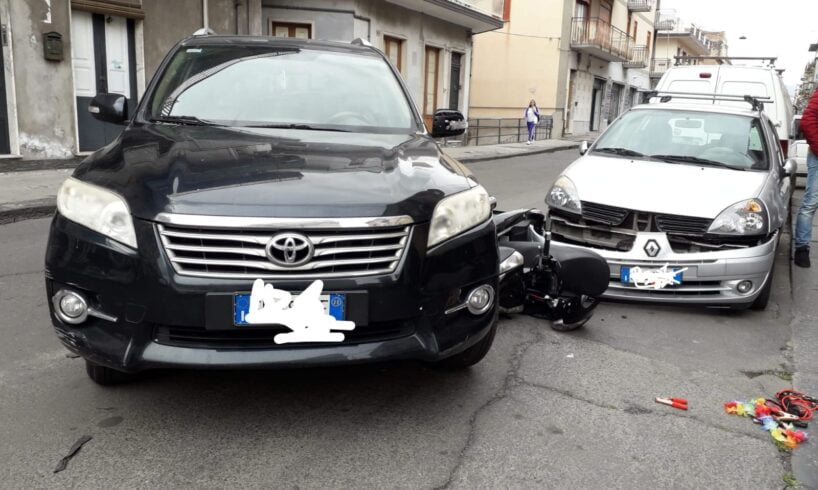 Paternò, scooter a contatto con Suv urta un’altra auto: ferito il conducente