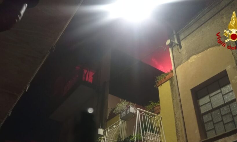 Paternò, incendio in un’abitazione di via Bolzano: casa dichiarata inagibile