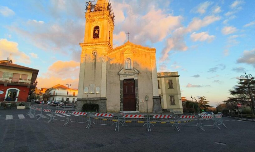 Ragalna, rischio crolli in Chiesa Madre: vietato l’ingresso ai fedeli