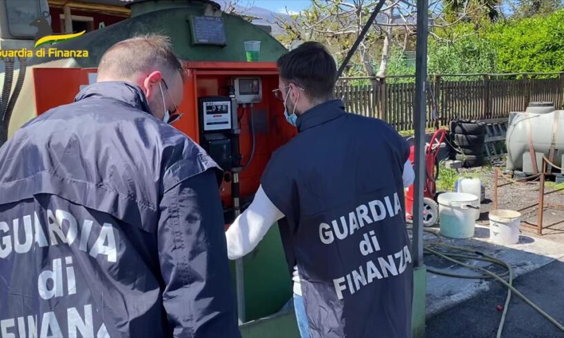 Catania, gasolio ‘miscelato’ con olii esausti durante le soste delle autocisterne: 3 persone arrestate