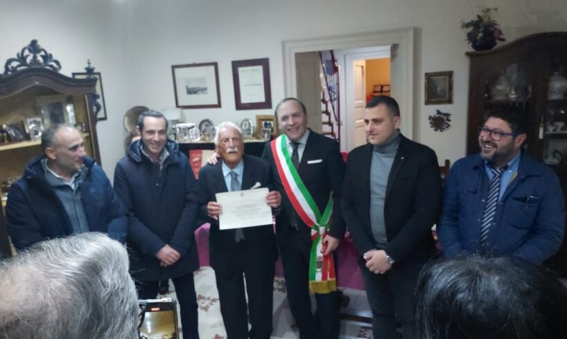 Paternò, festa grande per i 102 anni di Giovanni Sparpaglia: gli auguri del sindaco