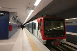 Prosegue l’iter per affidare i lavori per la realizzazione della tratta della metropolitana Paternò- Misterbianco, lunga 11,5 chilometri e che attraverso tre comuni: Misterbianco, Belpasso (con la frazione di Piano Tavola) e Paternò; cinque le stazioni che saranno costruite: Gullotta in territorio di Misterbianco; 3 saranno piazzate a Belpasso (nella frazione di Piano Tavola, a Valcorrente centro commerciale di Etnapolis e Giaconia corrispondente al territorio di Palazzolo; quinta stazione in zona Ardizzone  in territorio di Paternò.