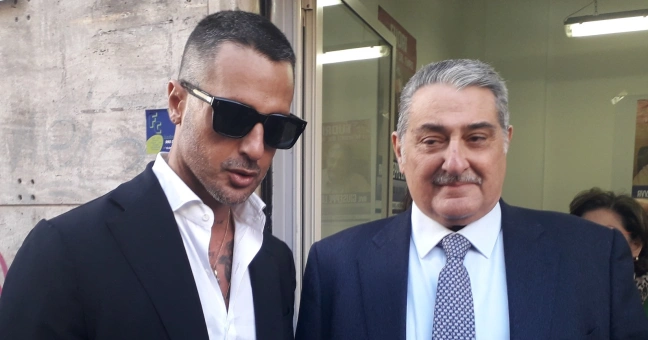 Catania, Fabrizio Corona candidato al Consiglio comunale a sostegno di Lipera: “Nato e cresciuto in questa città”