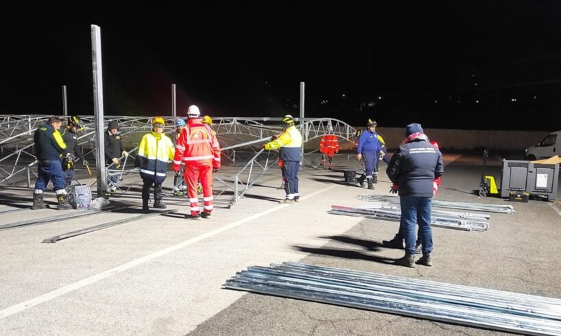 Catania, preparativi al Porto per accogliere i 700 migranti: mobilitato il sistema di Protezione Civile