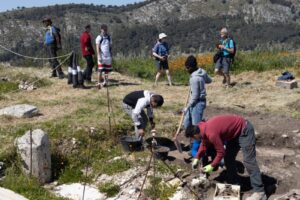 Archeologia, scoperta la strada antica di Segesta: dal 25 aprile visite guidate agli scavi