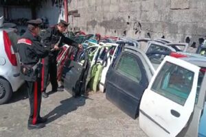 Catania, il grande business dei pezzi di ricambio rubati: a San Leone un ‘bazar’ di 1200 mq