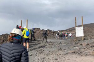 Etna, Comuni emanano ordinanze per vietare le escursioni oltre 2 mila metri