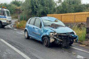 S. M. di Licodia, automobilista 20enne di Paternò esce fuori strada e fa un volo di 4 metri: illeso