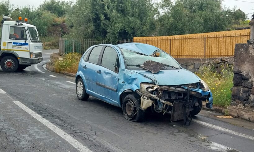 S. M. di Licodia, automobilista 20enne di Paternò esce fuori strada e fa un volo di 4 metri: illeso