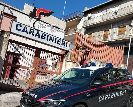 S. M. di Licodia, coppia perseguita i vicini di casa per un parcheggio: dopo i domiciliari scatta il carcere