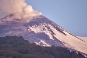 Etna, conclusa l’attività vulcanica: dal cratere di Sud Est flussi lavici in raffreddamento